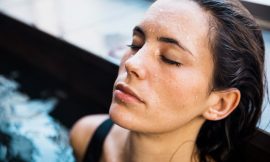 Suor excessivo na cabeça: o que pode ser e o que fazer