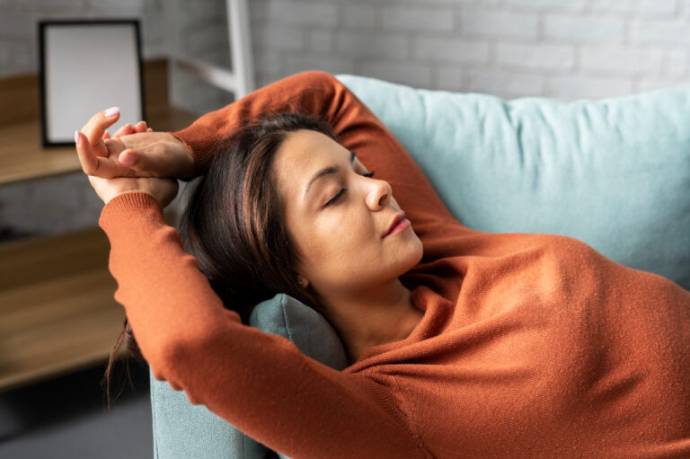 Leia mais sobre o artigo Descansar em casa nas férias: Como aproveitar o descanso