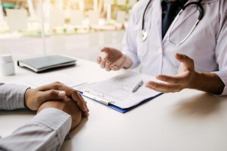 Leia mais sobre o artigo Quando procurar um especialista? Principais sinais de alerta e como se preparar para a consulta